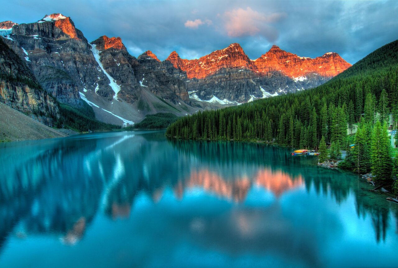 A mountain lake photo used to demonstrate resizing